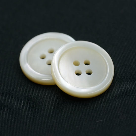 4 Holes New Design Polyester Button (T-005)